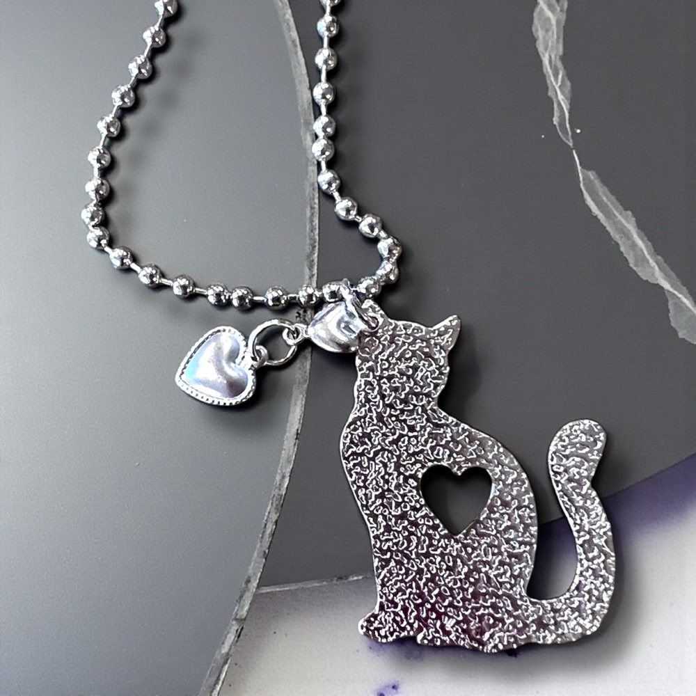 Beautiful Stainless Steel Silver Toned Cat and Heart Pendant Necklace - Picture 5 of 17